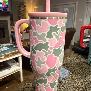 Camouflage Tumbler with Handle and Straw